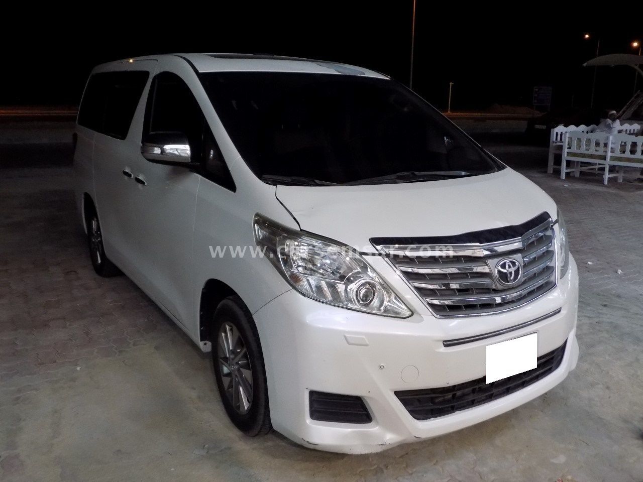 2012 Toyota Alphard for sale in Qatar - New and used cars for sale in Qatar