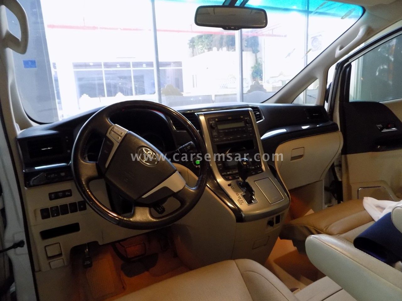 2012 Toyota Alphard for sale in Qatar - New and used cars for sale in Qatar