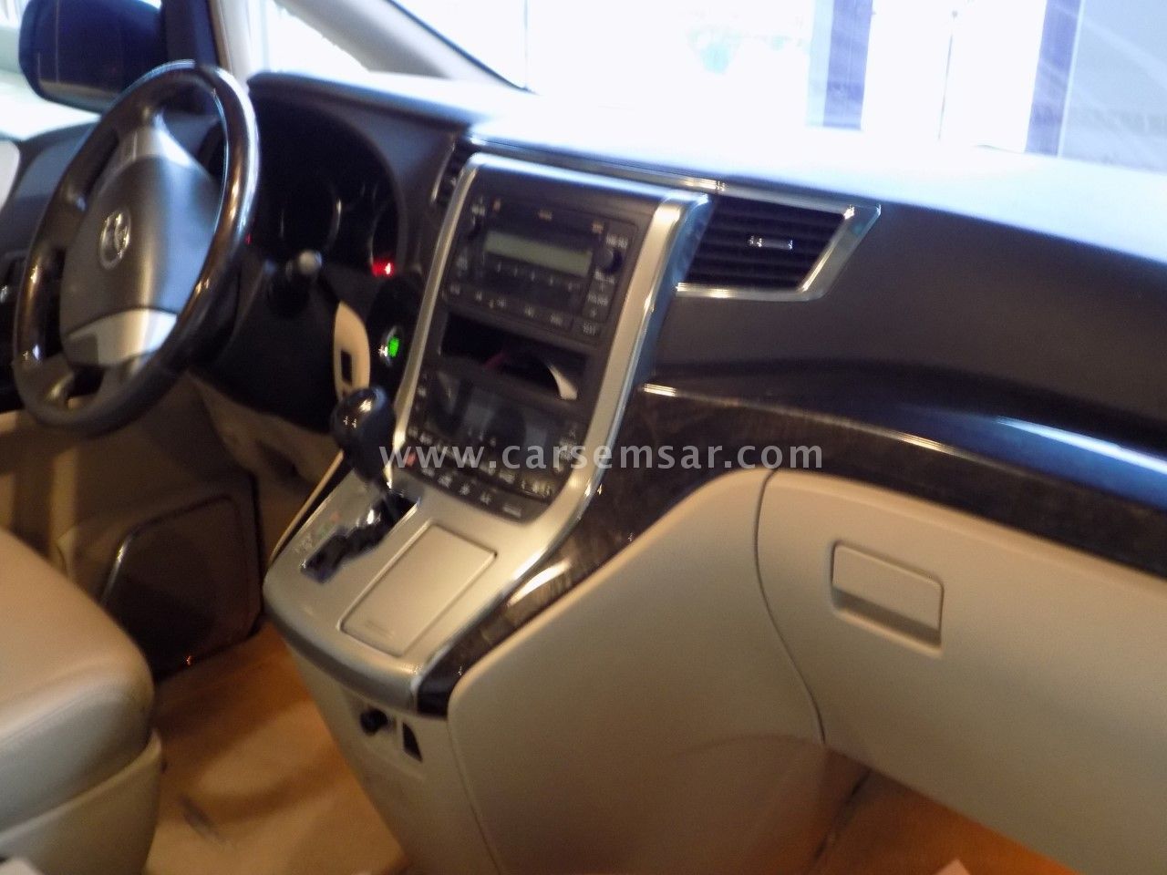 2012 Toyota Alphard for sale in Qatar - New and used cars for sale in Qatar