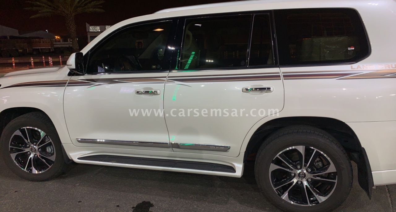 2021 Toyota Land Cruiser GXR V8 for sale in Saudi Arabia New and used cars for sale in Saudi