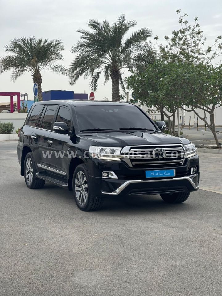 2018 Toyota Land Cruiser VXS Black Edition for sale in Bahrain New