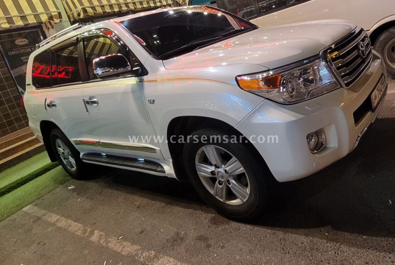 2015 Toyota Land Cruiser VXR Premium Edition For Sale In Qatar New 2015-toyota-land-cruiser-vxr-premium-edition-for-sale-in-qatar-new