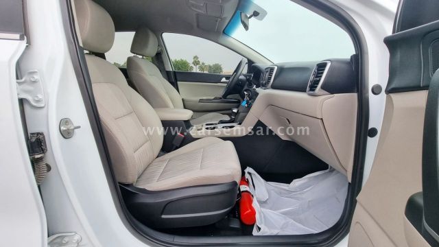 2020 Kia Sportage 2.0 — photo 2 for sale in Qatar