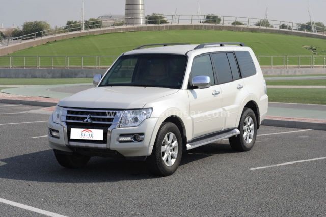 2020 Mitsubishi Pajero 3.5 V6 — photo 1 for sale in Qatar