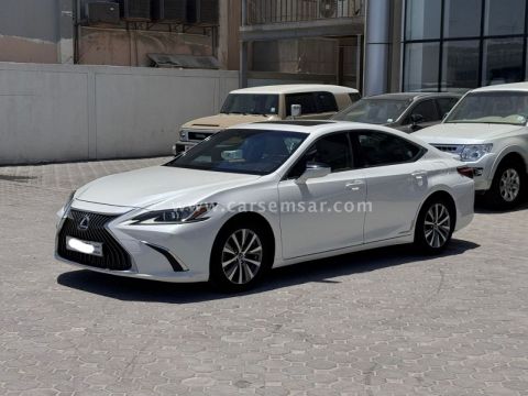 2020 Lexus ES 300h