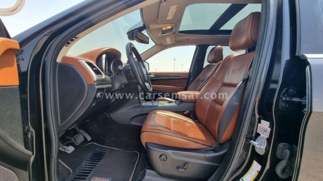 2012 Jeep Grand Cherokee Overland — photo 2 for sale in Qatar