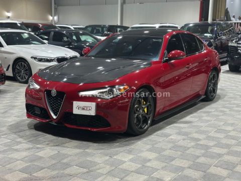 2017 Alfa Romeo Giulia Q4