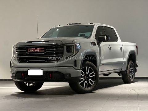 2024 GMC Sierra AT4 6.2 L V8 Crew Cab