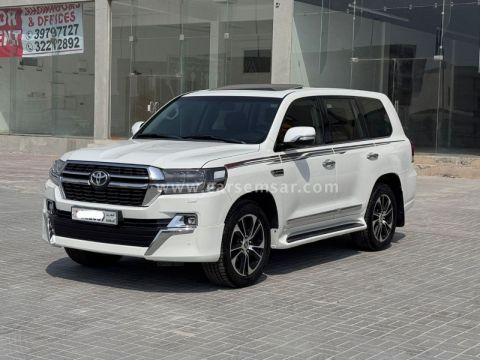 2021 Toyota Land Cruiser GXR V8