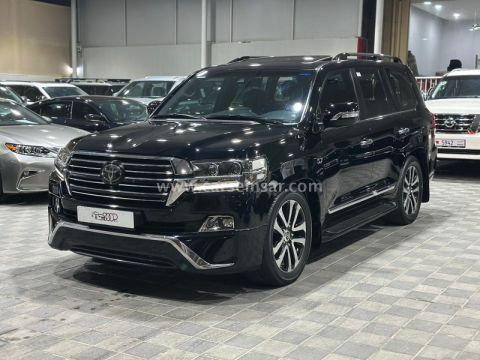2018 Toyota Land Cruiser VXS Black Edition