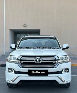 2017 تويوتا لاند كروزر GXR V8