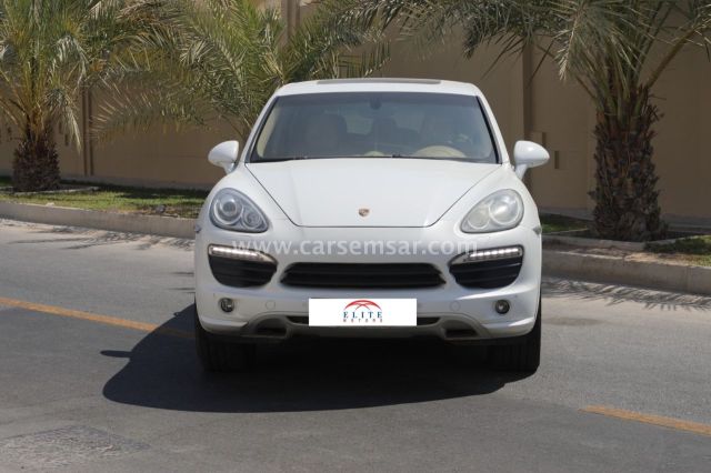 2012 Porsche Cayenne Turbo — photo 1 for sale in Qatar