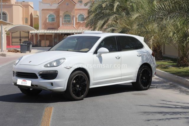 2012 Porsche Cayenne Turbo — photo 2 for sale in Qatar