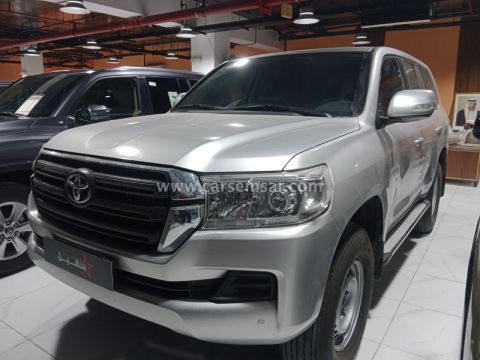 2017 Toyota Land Cruiser G