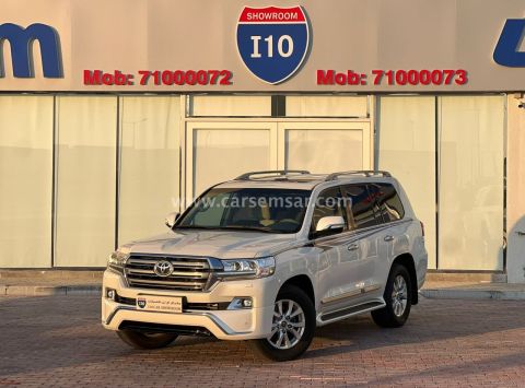 2018 Toyota Land Cruiser GXR V8