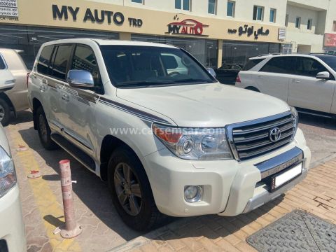 2015 تويوتا لاند كروزر GXR V8
