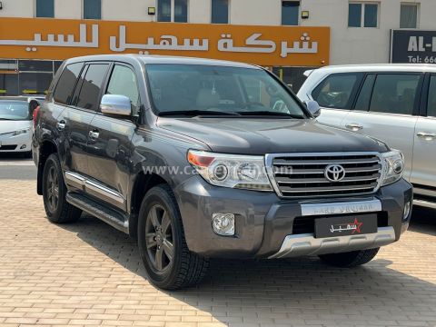2013 تويوتا لاند كروزر GXR V8
