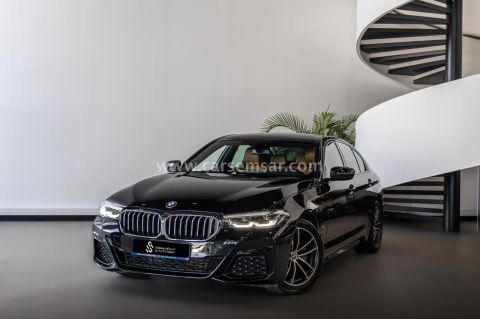2021 BMW 5-Series 520i