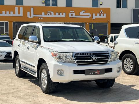 2013 تويوتا لاند كروزر GXR V8