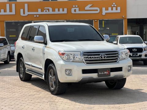 2015 تويوتا لاند كروزر VXR