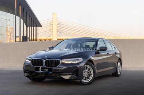 2023 BMW 5-Series 520i