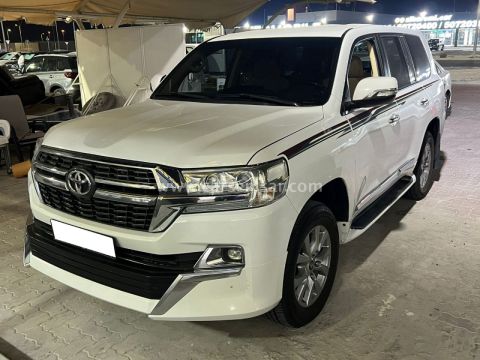 2016 Toyota Land Cruiser GXR V8