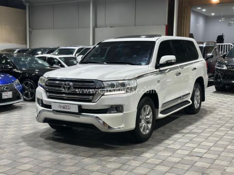 2016 تويوتا لاند كروزر VXR