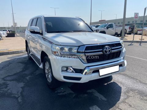 2016 Toyota Land Cruiser GXR V8