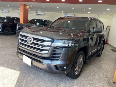 2025 Toyota Land Cruiser GXR V6