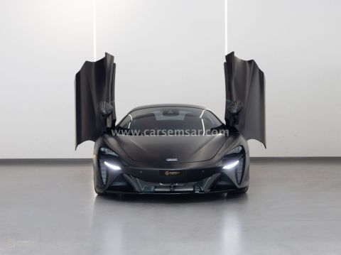 2023 McLaren Artura