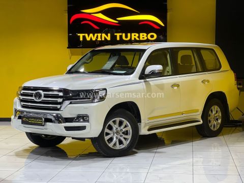 2017 Toyota Land Cruiser GXR White Edition