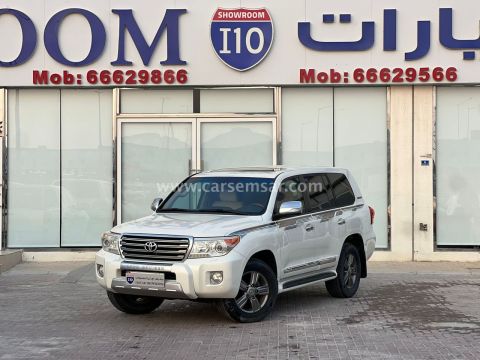 2015 تويوتا لاند كروزر GXR V8