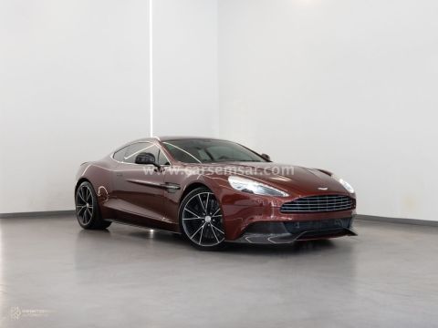 2013 أستون مارتن فانكويش V12