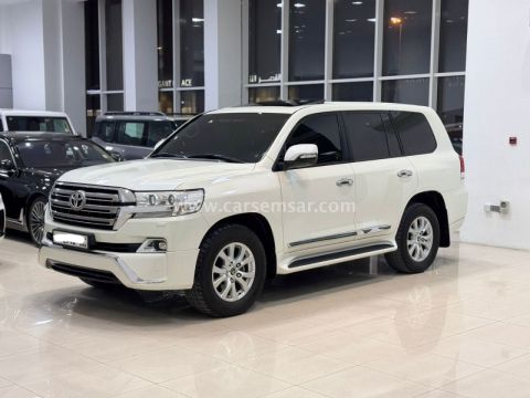2017 Toyota Land Cruiser GXR