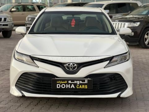 2018 تويوتا كامري ال إي