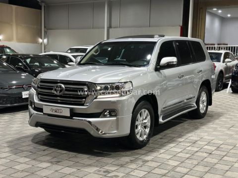 2018 Toyota Land Cruiser GXR V8