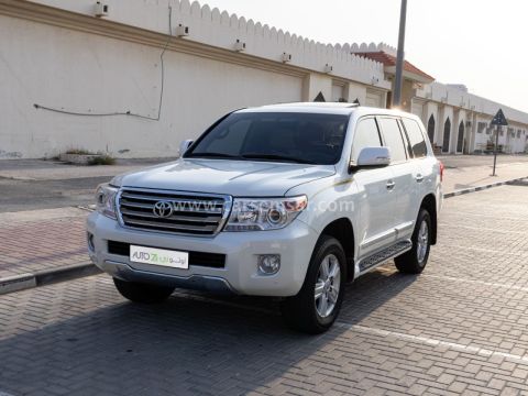 2015 تويوتا لاند كروزر VXR