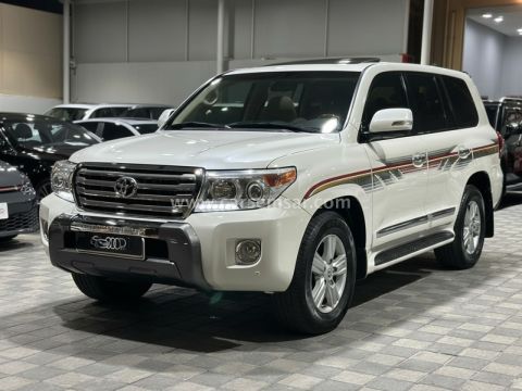 2013 تويوتا لاند كروزر GXR V8