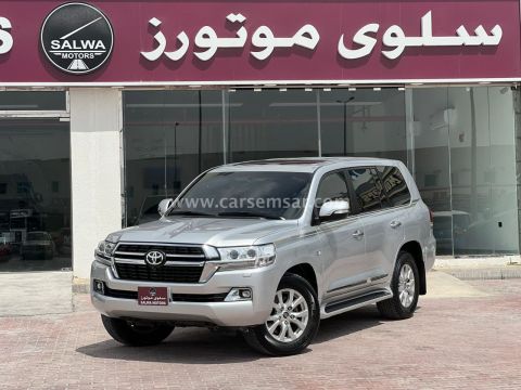 2020 تويوتا لاند كروزر VXR