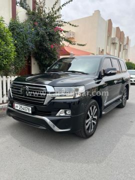 2018 تويوتا لاند كروزر VXS Black Edition