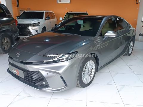 2025 تويوتا كامري Camry HEV LE