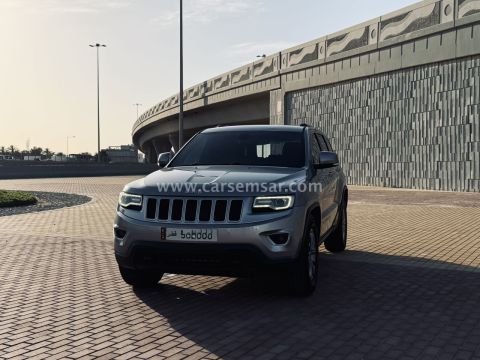 2015 جيب جراند شيروكي لاريدو