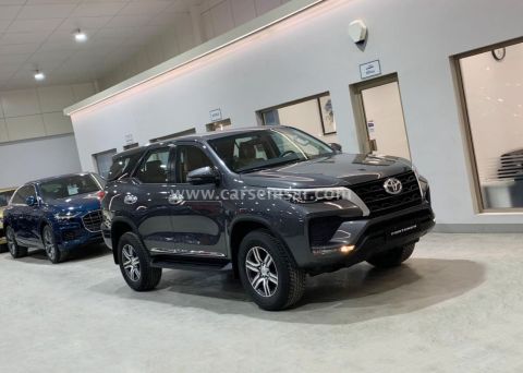 2025 تويوتا فورتشنر 2.7