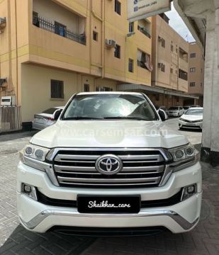 2016 تويوتا لاند كروزر GXR V8