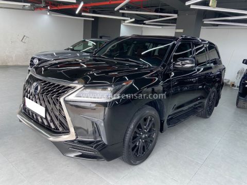 2017 لكزس ال اكس 570 سبورت بلاك إيديشن