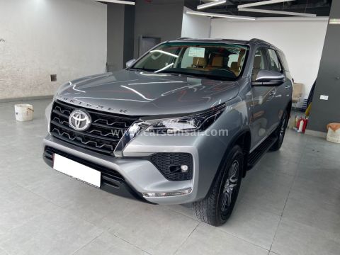 2025 تويوتا فورتشنر 4.0 V6