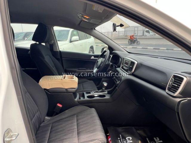 2020 Kia Sportage 2.0 — photo 2 for sale in Qatar