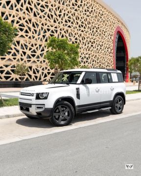 2025 Land Rover Defender P400
