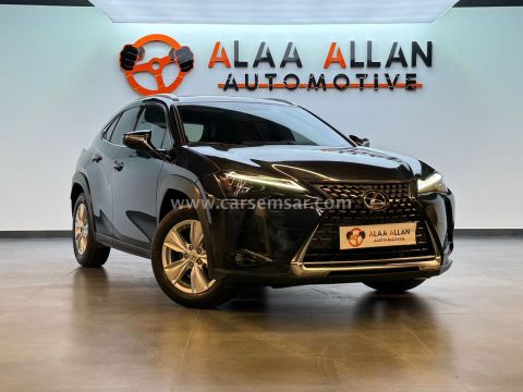 2022 لكزس UX 200