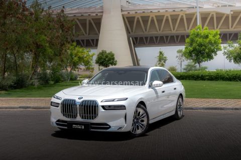 2025 بي ام دبليو الفئة السابعة 735i